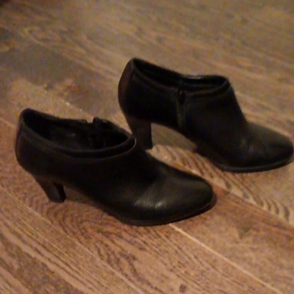 Elegant Black Women's Heeled Shoes